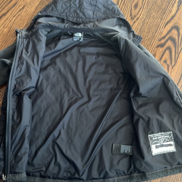 The North Face Boys Quilted Jacket - Picture 3 of 5